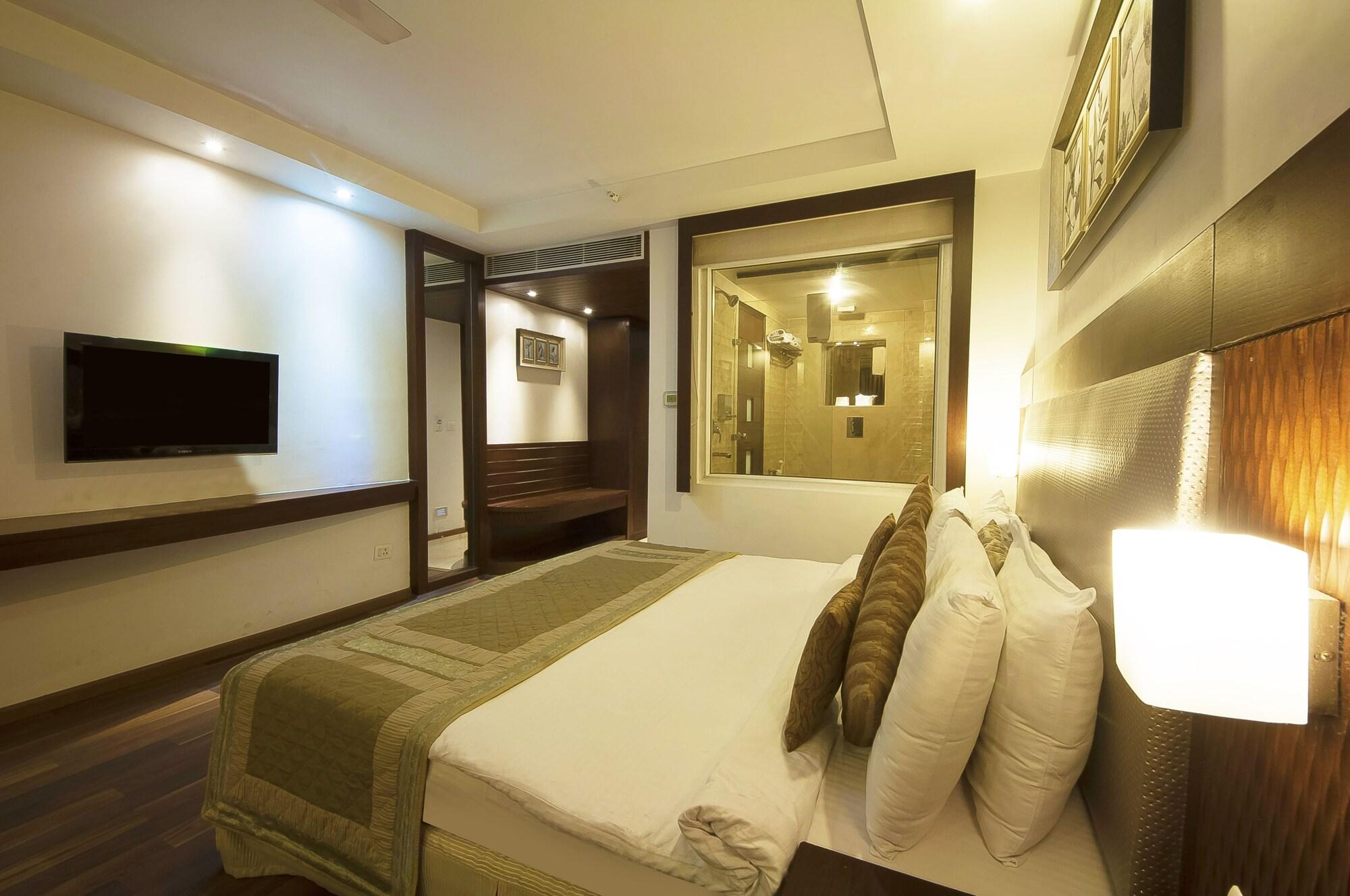 Hotel Le Roi Near Railway Station New Delhi