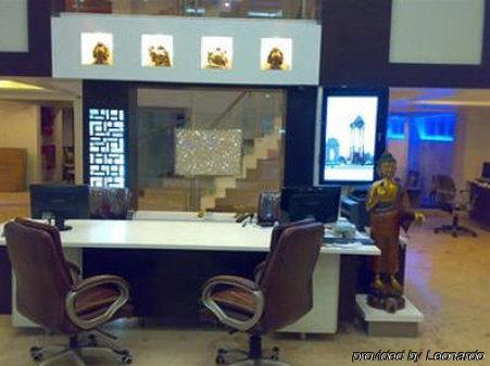 Hotel Le Roi Near Railway Station New Delhi