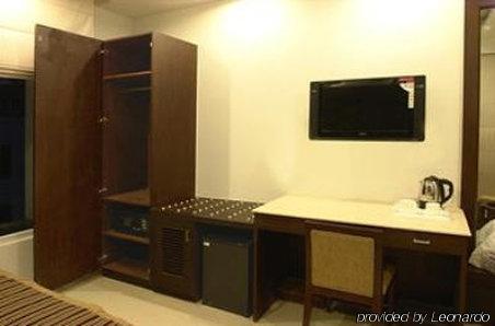Hotel Le Roi Near Railway Station New Delhi
