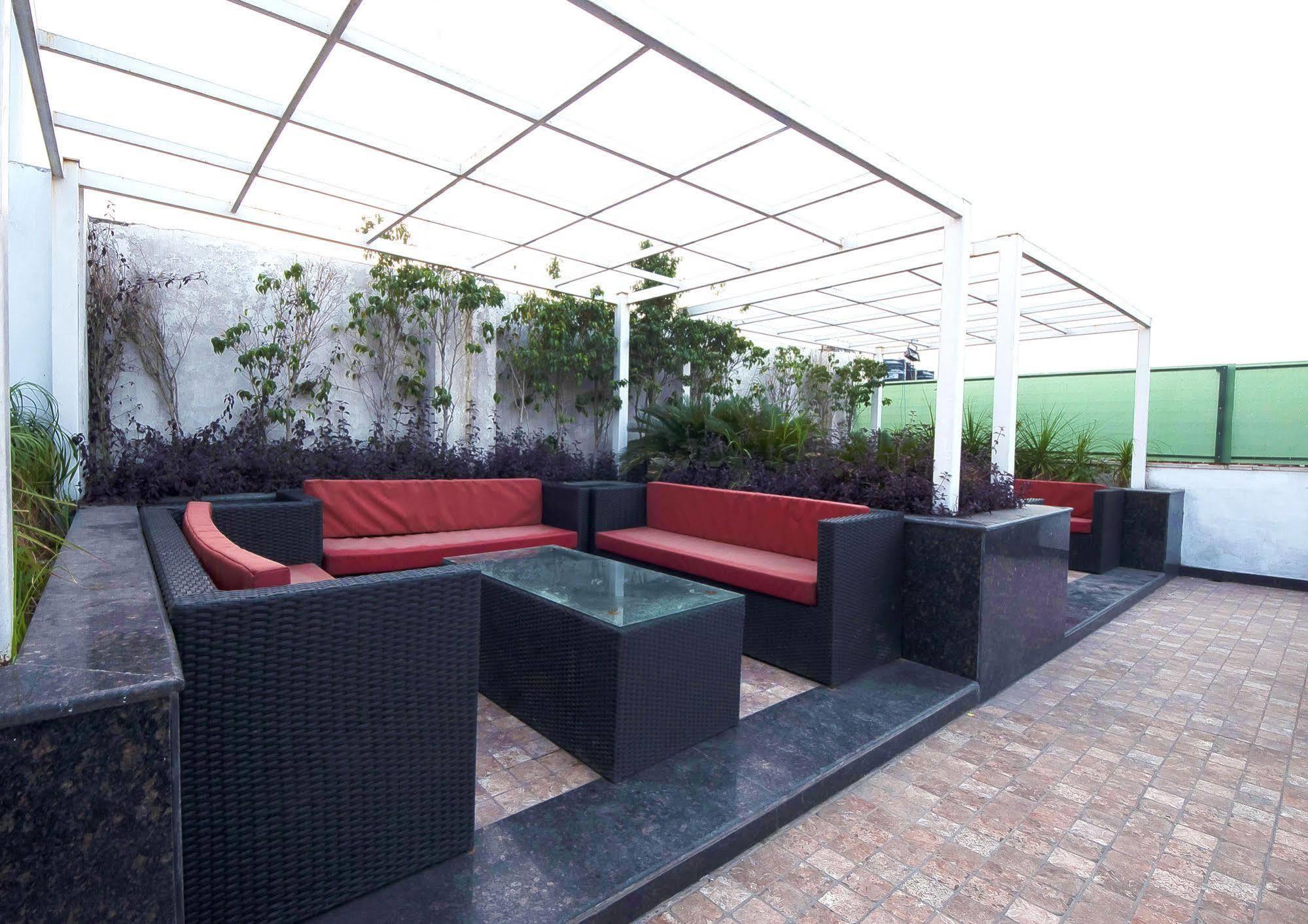 Hotel Le Roi Near Railway Station